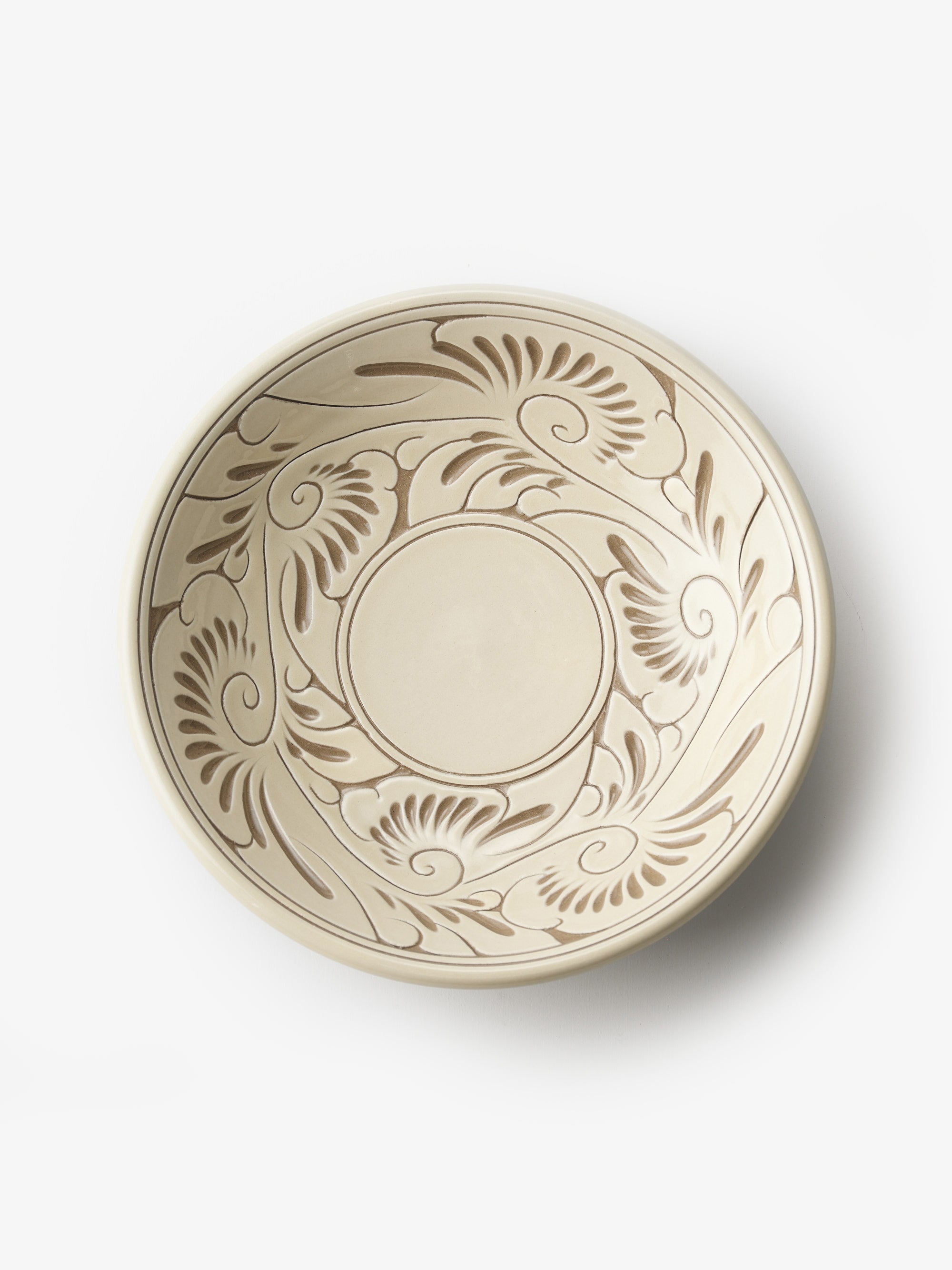 やちむん 唐草線彫 7寸皿｜育陶園