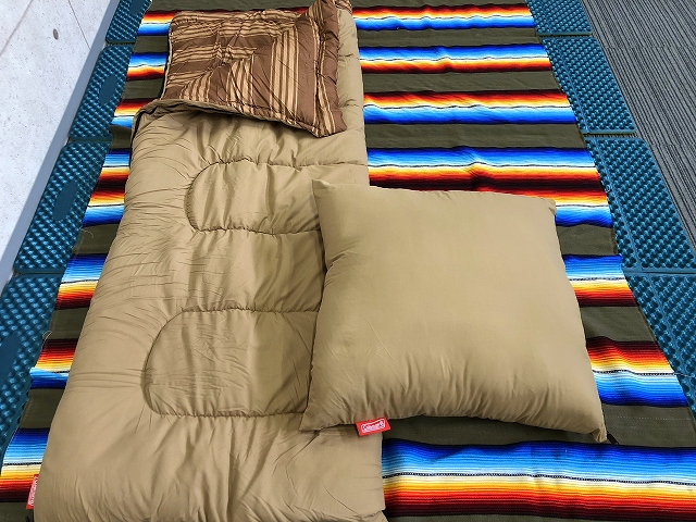 シュラフとクッションの2Way仕様 コールマンアドベンチャークッション