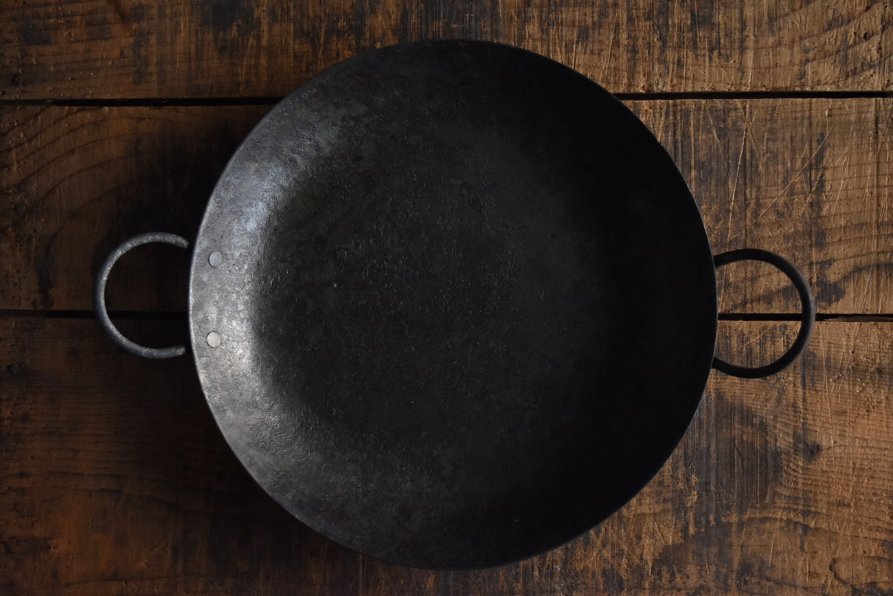 gallery yaichi | permanent artist | 成田理俊 | 両手パン / Double