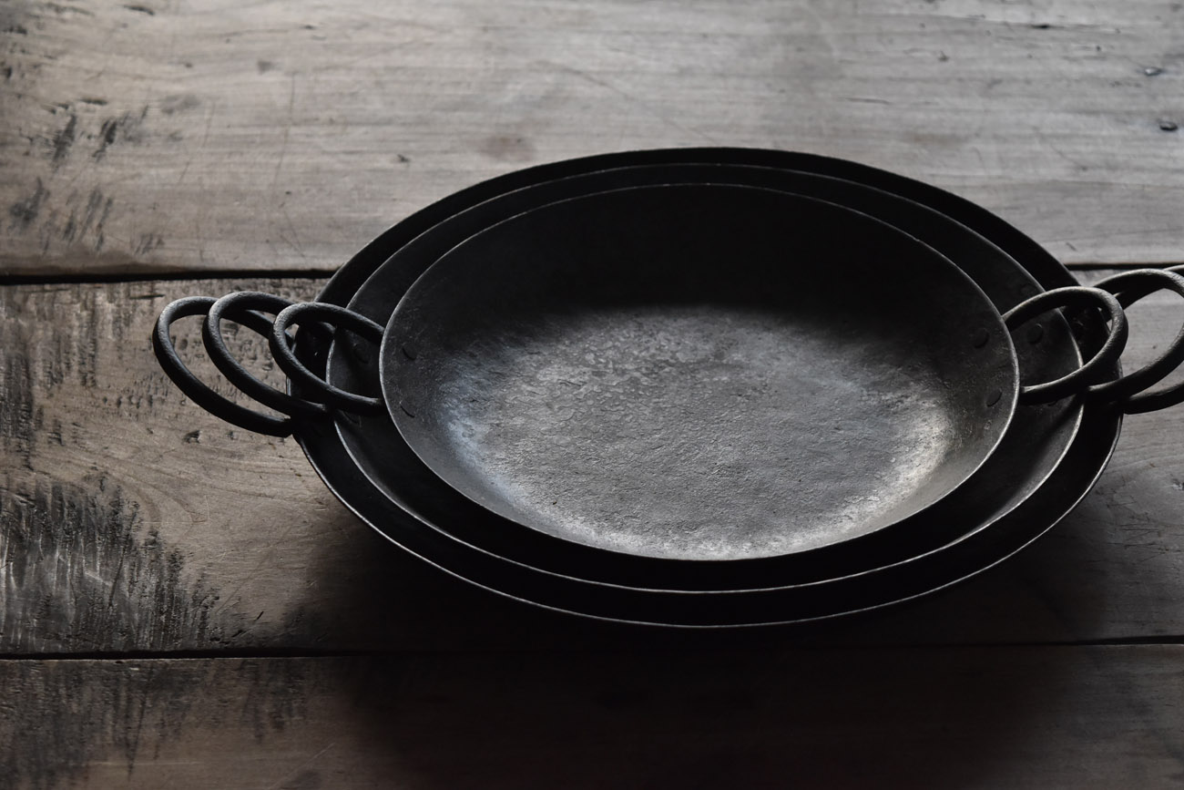 gallery yaichi | permanent artist | 成田理俊 | 両手パン / Double