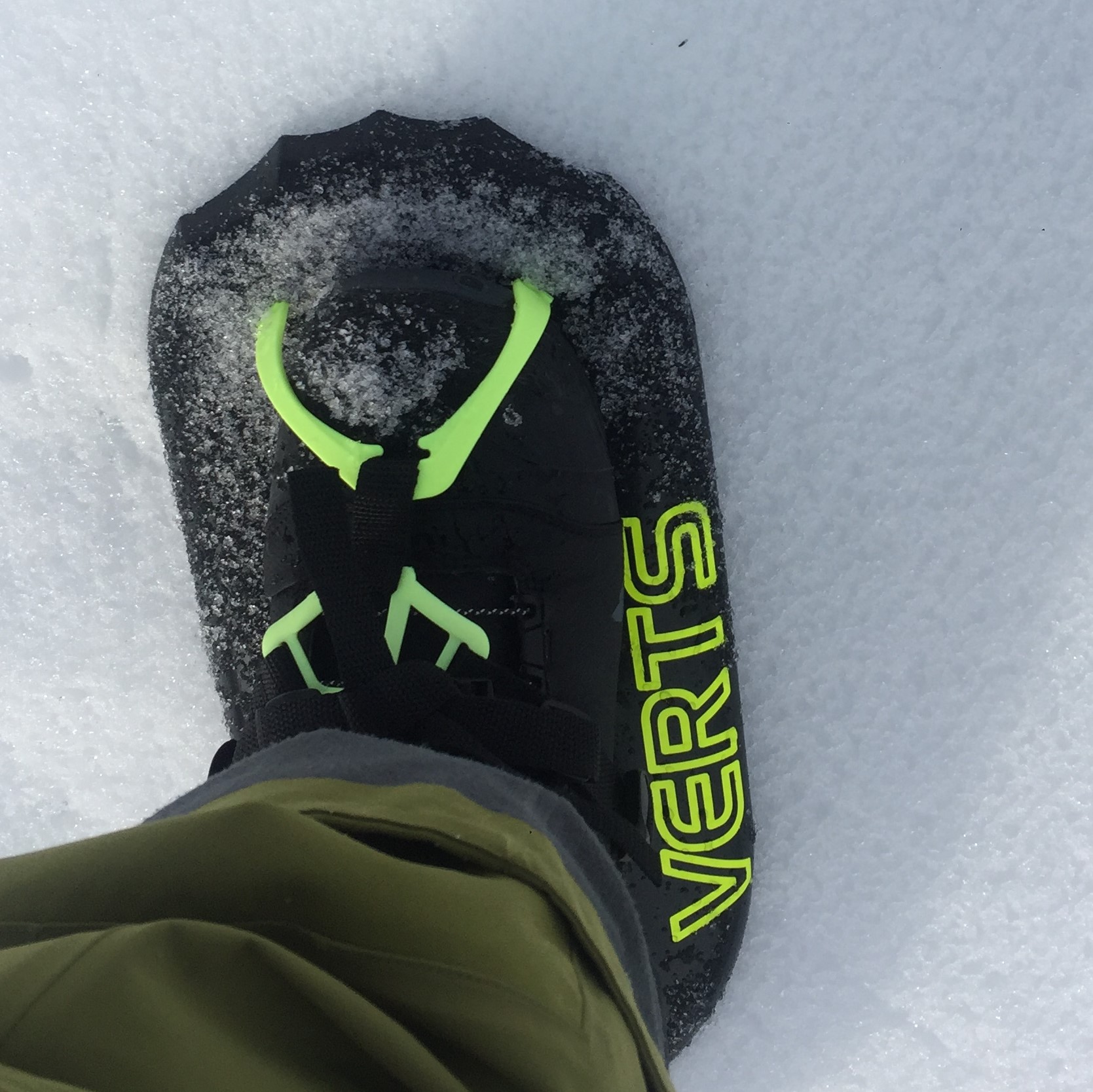 VERTS バース スノーシュー。軽く。直登へ。