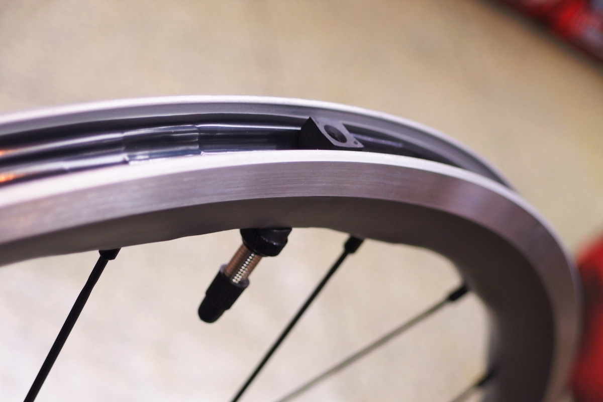 ホイール】カスタムホイールの新定番。チューブレス対応シマノ新型