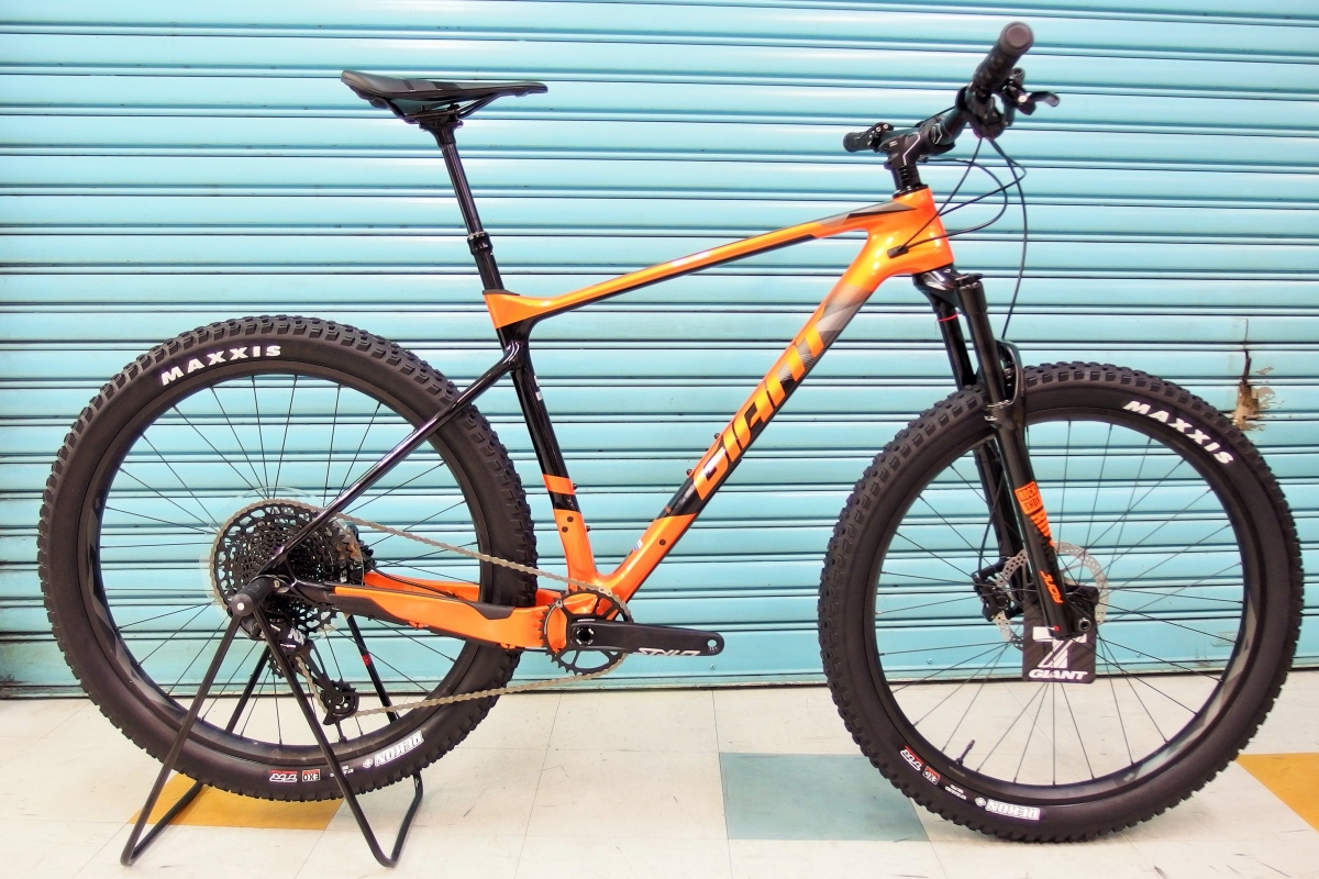 今月の目玉商品！】軽くて丈夫なセミファットカーボンMTB！『GIANT XTC