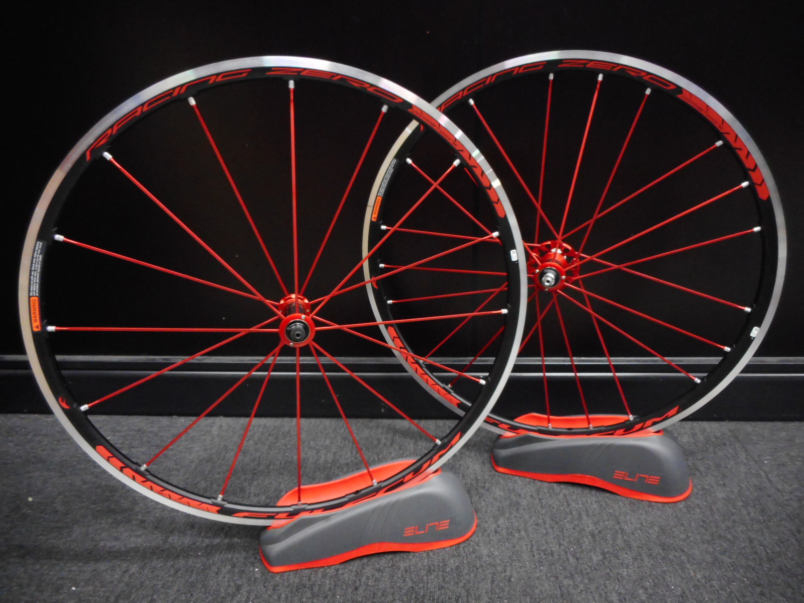 フルクラム】あの赤いレーシングゼロが限定復刻！！派手な外見に負け