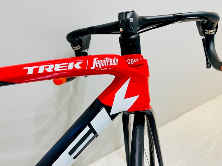 あのTREK – Segafredoも使用しているハイエンドモデルが100万円切り