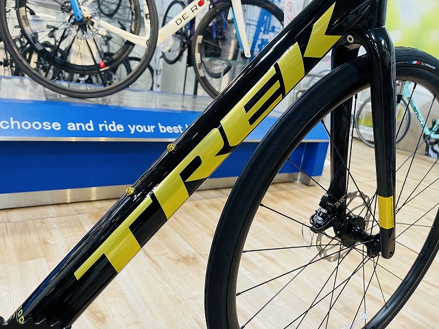 TREK】黒×金のDOMANE AL2 DISCが入荷しました！1台のみ、お早めに