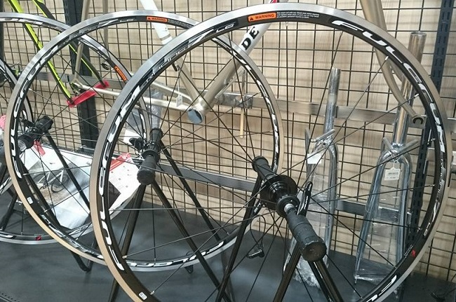 クロスバイクのカスタムに最適！ 太いタイヤに抜群のFULCRUM RACING 7