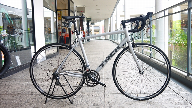 アウトレット】秋から始めるロードバイク入門に！シルバーの2017 TREK1