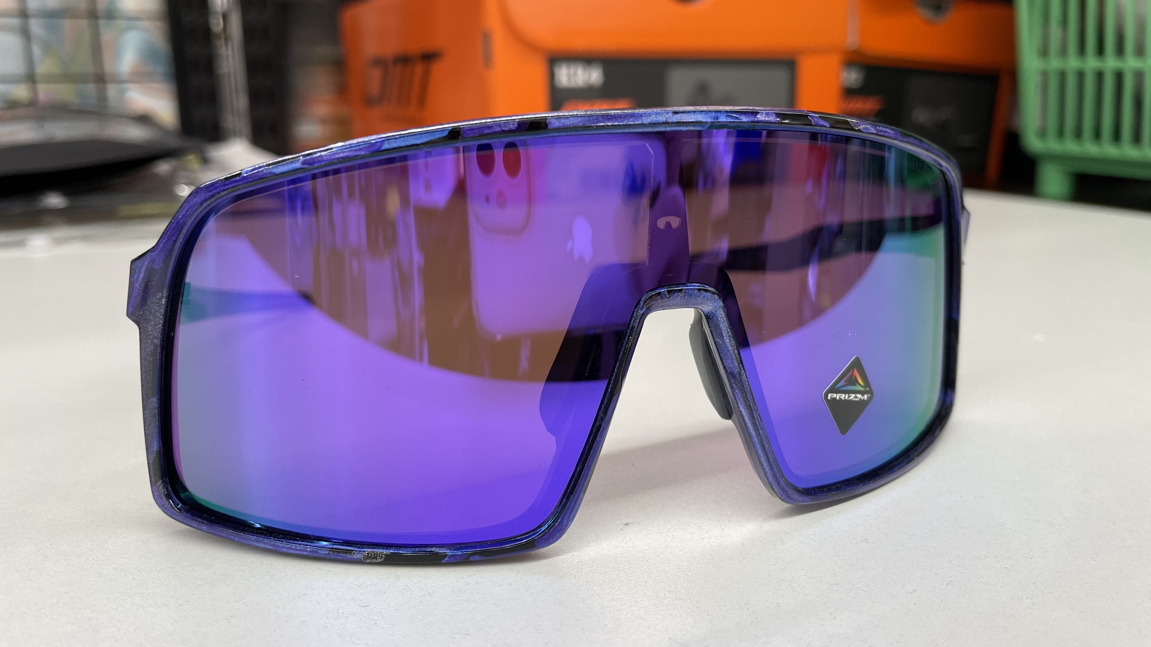 OAKLEY】新色”SPIN SHIFT”登場！こ、これは…美しい！【SUTRO