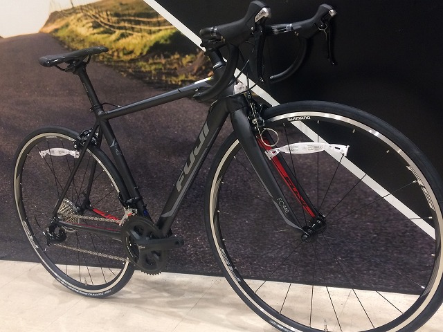 ROUBAIX AURA】普通のクロスバイクとは違う！ハンドルがまっすぐでも