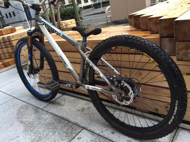 活動盛んなMTB部】フロントホイール組み替えました！！前後異径