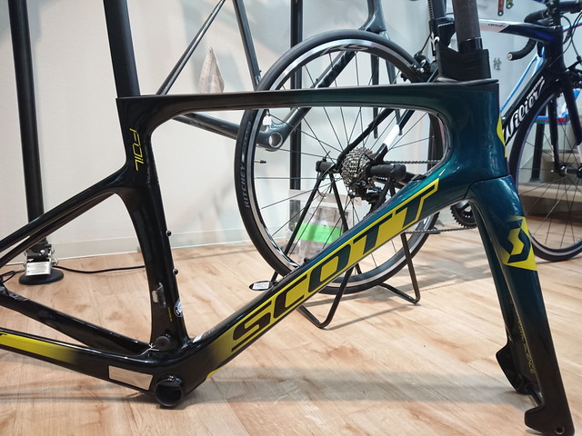 SCOTT】FOIL PREMIUM DISC DI2フレームセット 2019TEAMカラーが特価