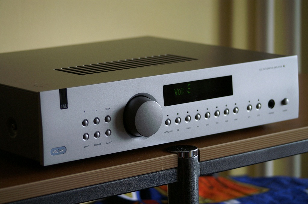 ARCAM FMJ A32: The Silver Star | Zoki Audio - Hi-Fi Equipement Reviews