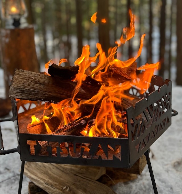 TETSUZAN焚火台】無骨で頑丈な黒皮鉄製 滋賀発・手作りアウトドアギア