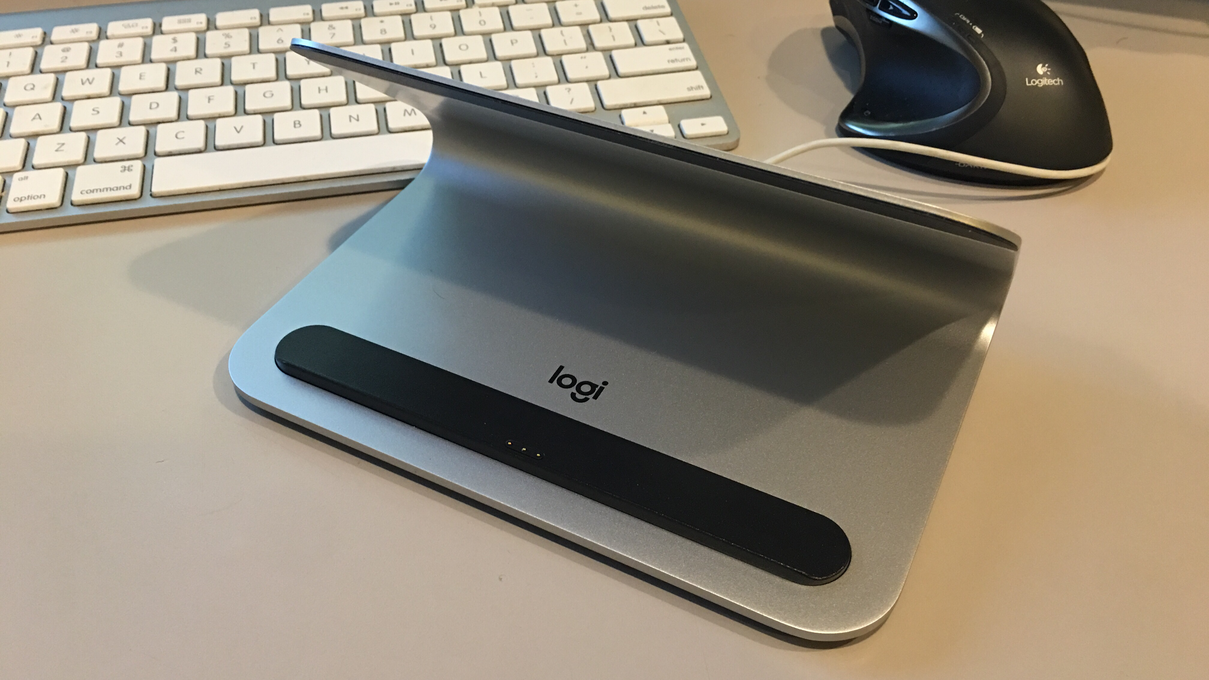 Review: Logitech's Smart Connector-equipped charging dock for iPad