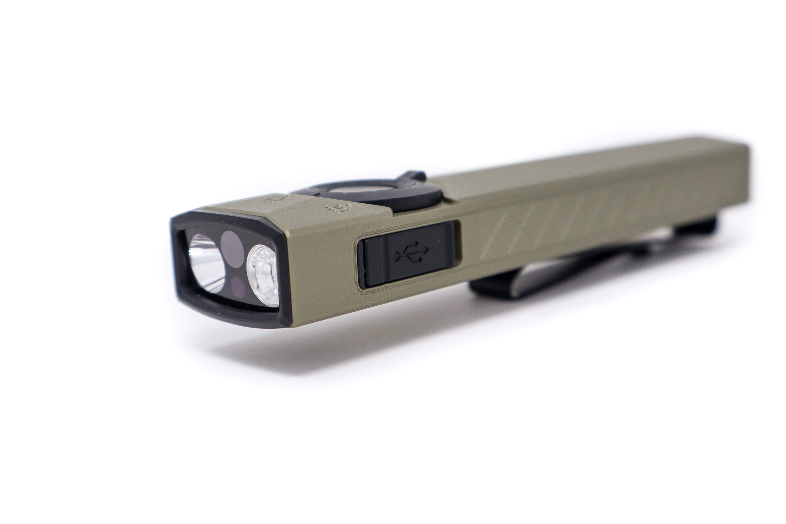 Olight ArkPro Ultra review | EDC Flat Flashlight with 8,912 cd
