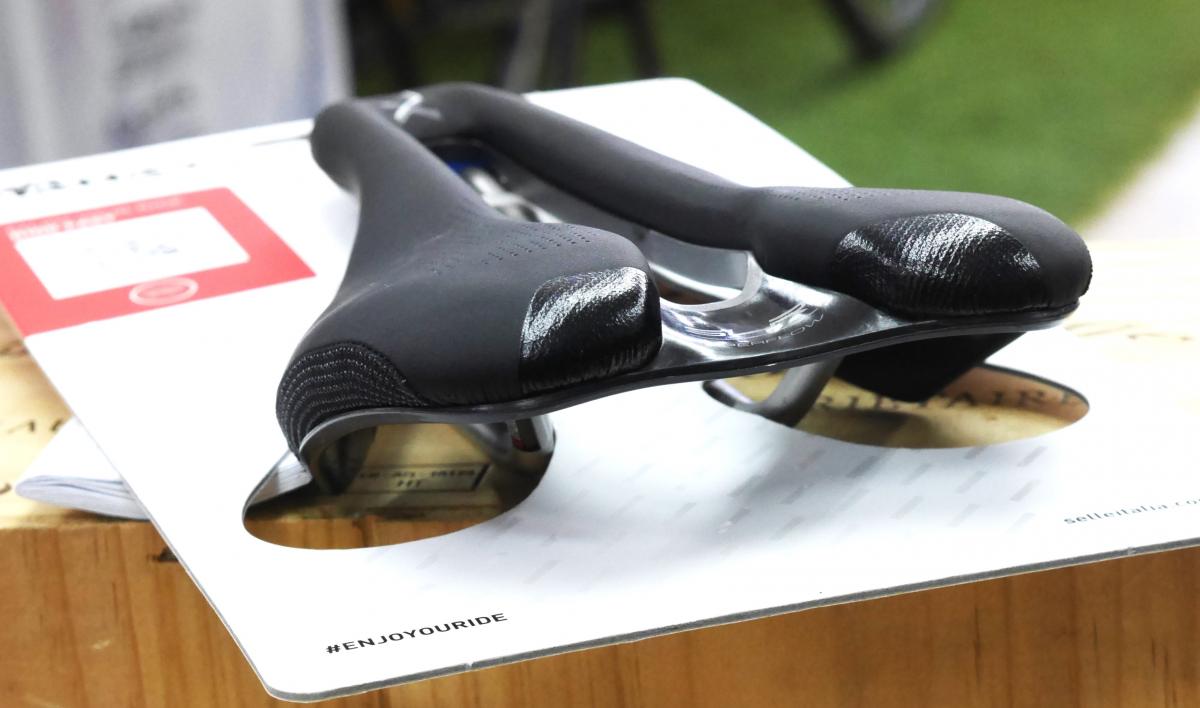 Selle Italia SLR BOOST Xクロス SUPERFLOW｜ロードバイク・クロス