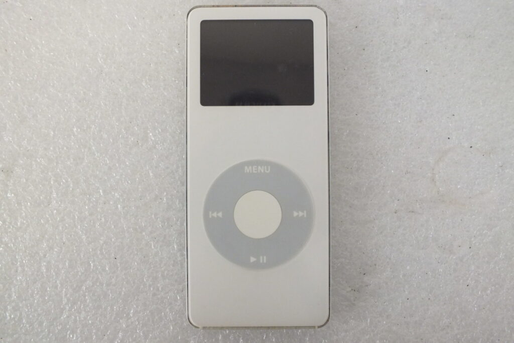 懐かしのiPodは中古市場で人気再燃！？iPhone17が出た今、改めてiPodの