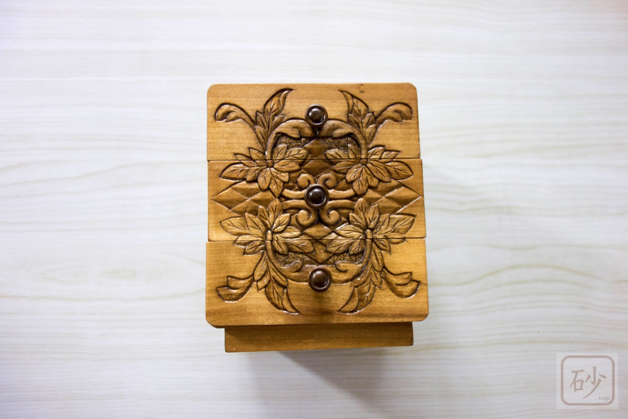 木彫りの3段小引き出し | 木を彫る日々