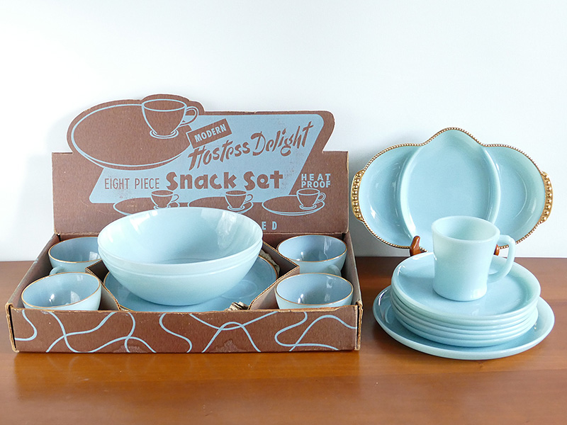 ターコイズブルーの食器をアップ – ファイヤーキング＆ヴィンテージ