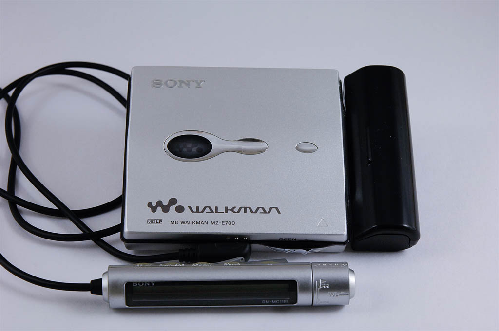 再生専用 MD ウォークマン MZ-E700 の話: ンなモンしらんがな (´・ω・｀)