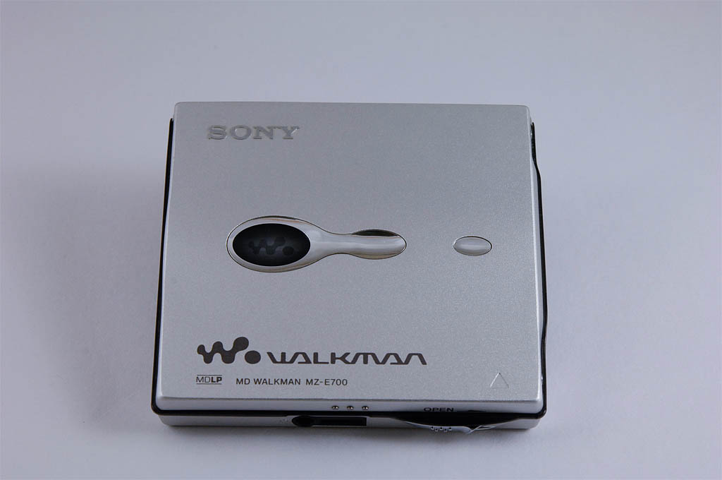 再生専用 MD ウォークマン MZ-E700 の話: ンなモンしらんがな (´・ω・｀)