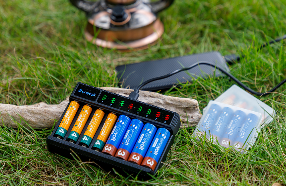 エネボルト 2Way USB充電器 単3 単4 8本用 3R-EVC10BK | スリーアール