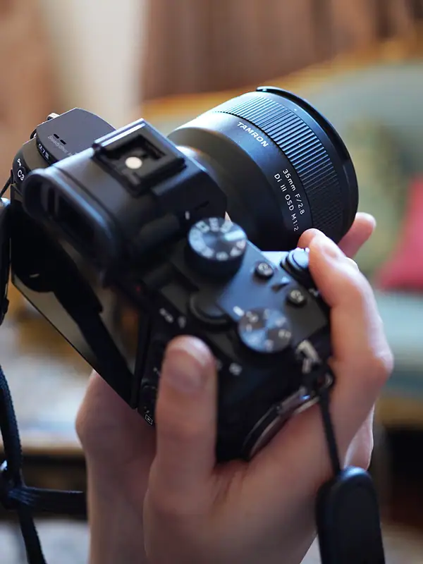 35mm F2.8 Di III Lens for Sony E-Mount | Tamron Americas