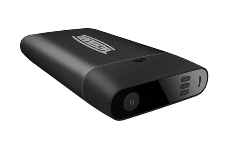 どこにでも簡単な持ち運びを可能にしたポータブル電動空気入れ