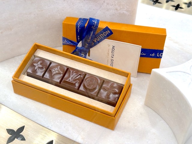 4000円でルイ・ヴィトンが買える！？】ダミエ柄のタブレットチョコ発見
