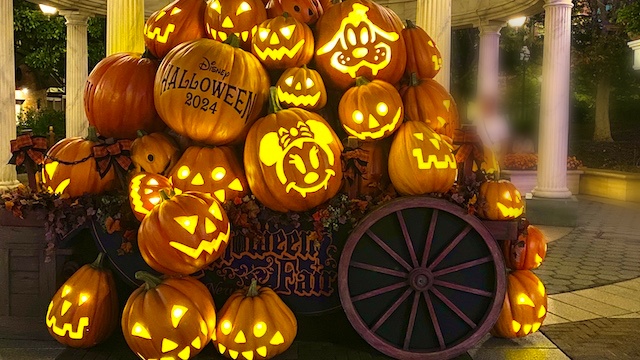 ディズニーハロウィーン】妖しく映える20フォトスポット一気見せ