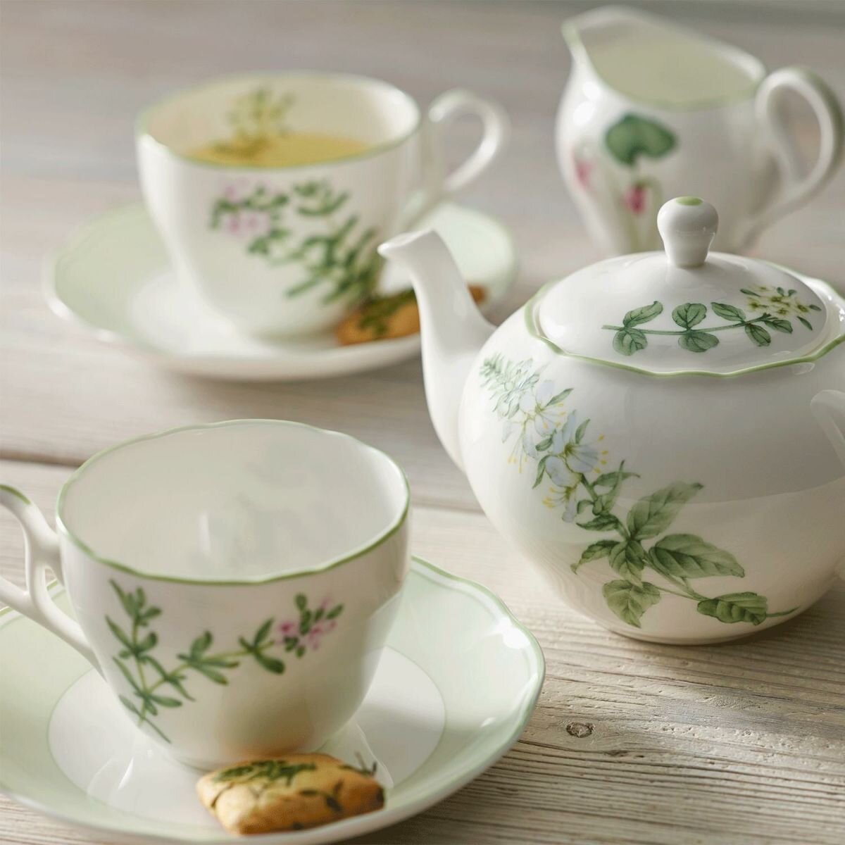 特集 豊富なデザインから選ぶティーカップ | ノリタケ食器公式