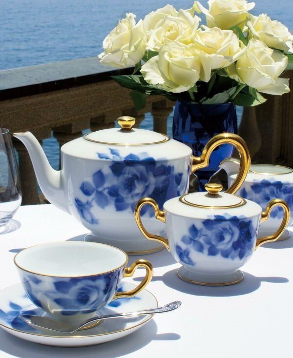 特集 ［大倉陶園］縁起・技法特集 ブルーローズ シリーズ | ノリタケ