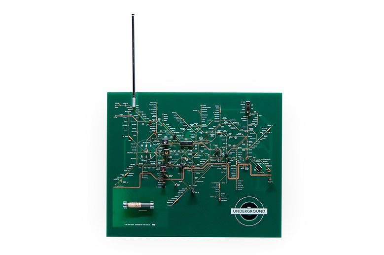 回路が線路で、部品がビル、500台限定「TUBE MAP RADIO」 | タブルーム