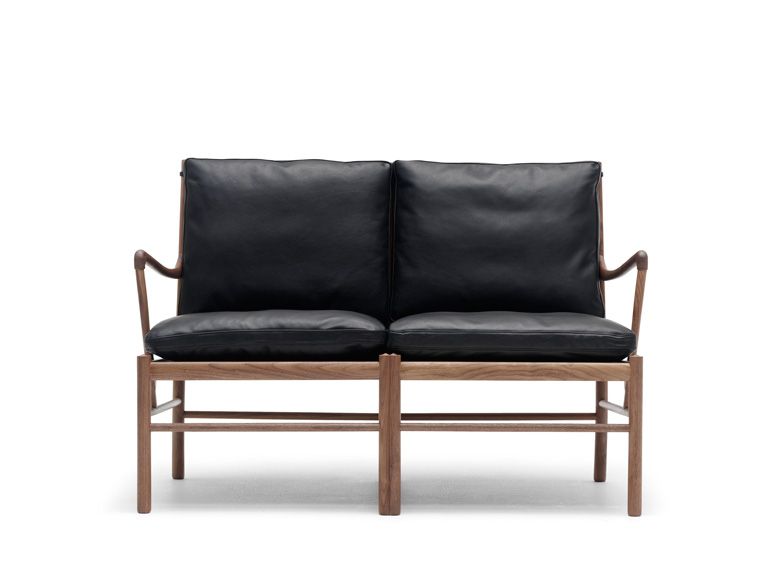 オーレ・ヴァンシャーのコロニアルソファとコーヒーテーブルが復刻