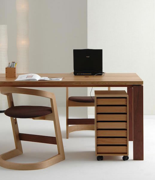 美しい生活道具が集っています「小泉誠のデザインと暮らす」開催中