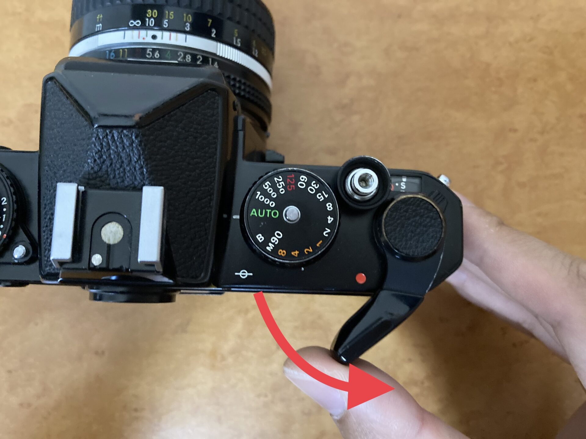 フィルムカメラの基本的な操作方法を「Nikon FE」を使って紹介します