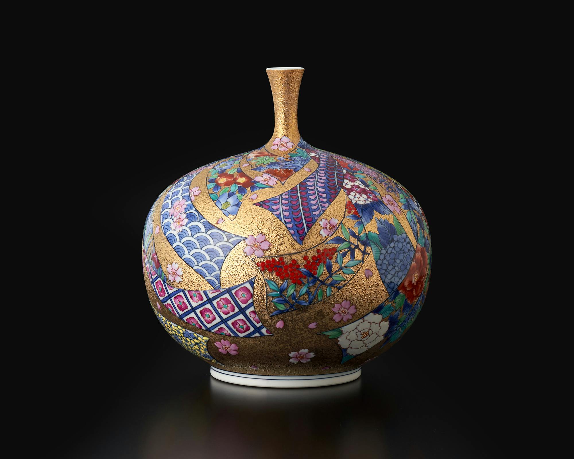 花器「花瓶 鶴首 金彩熨斗絵」 金龍窯 江口天童 有田焼 陶磁器