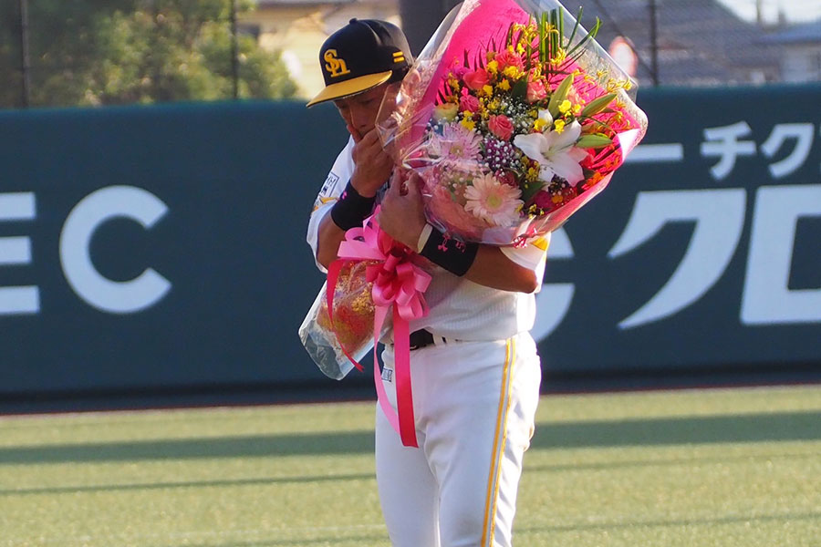 堪えきれず号泣「なにかグッときた」 松田宣浩、ラストゲーム後の