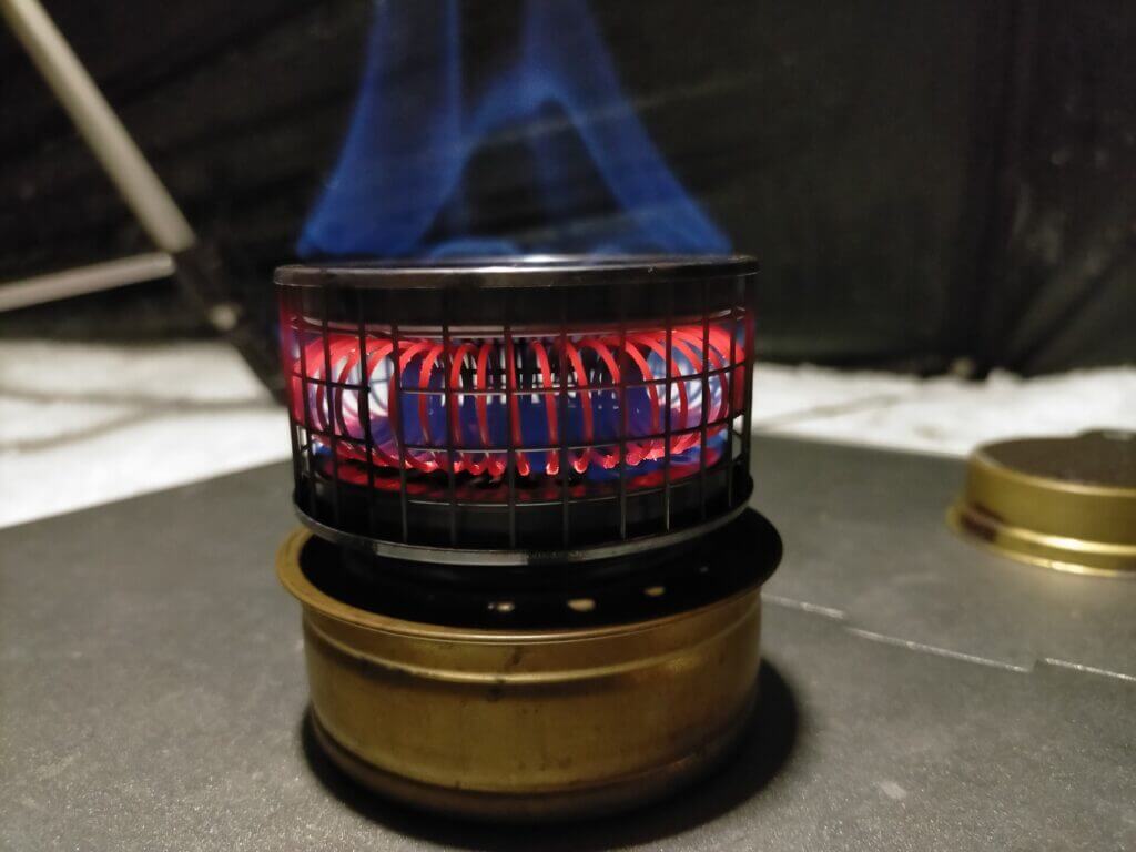 ホットキャンディヒーター】でアルコールストーブが暖房器具に変身