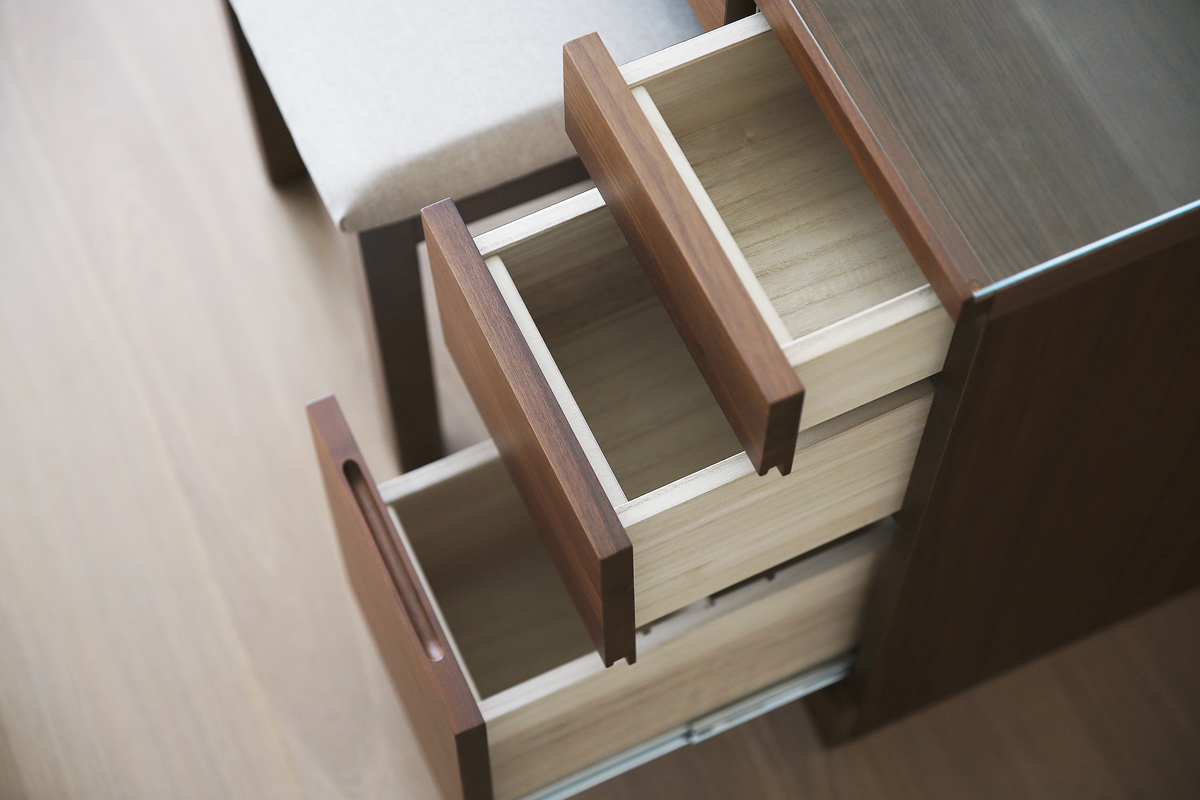 レッチェ 80ドレッサー（スツール付） WALNUT(W80×D44.5×H125cm)税込