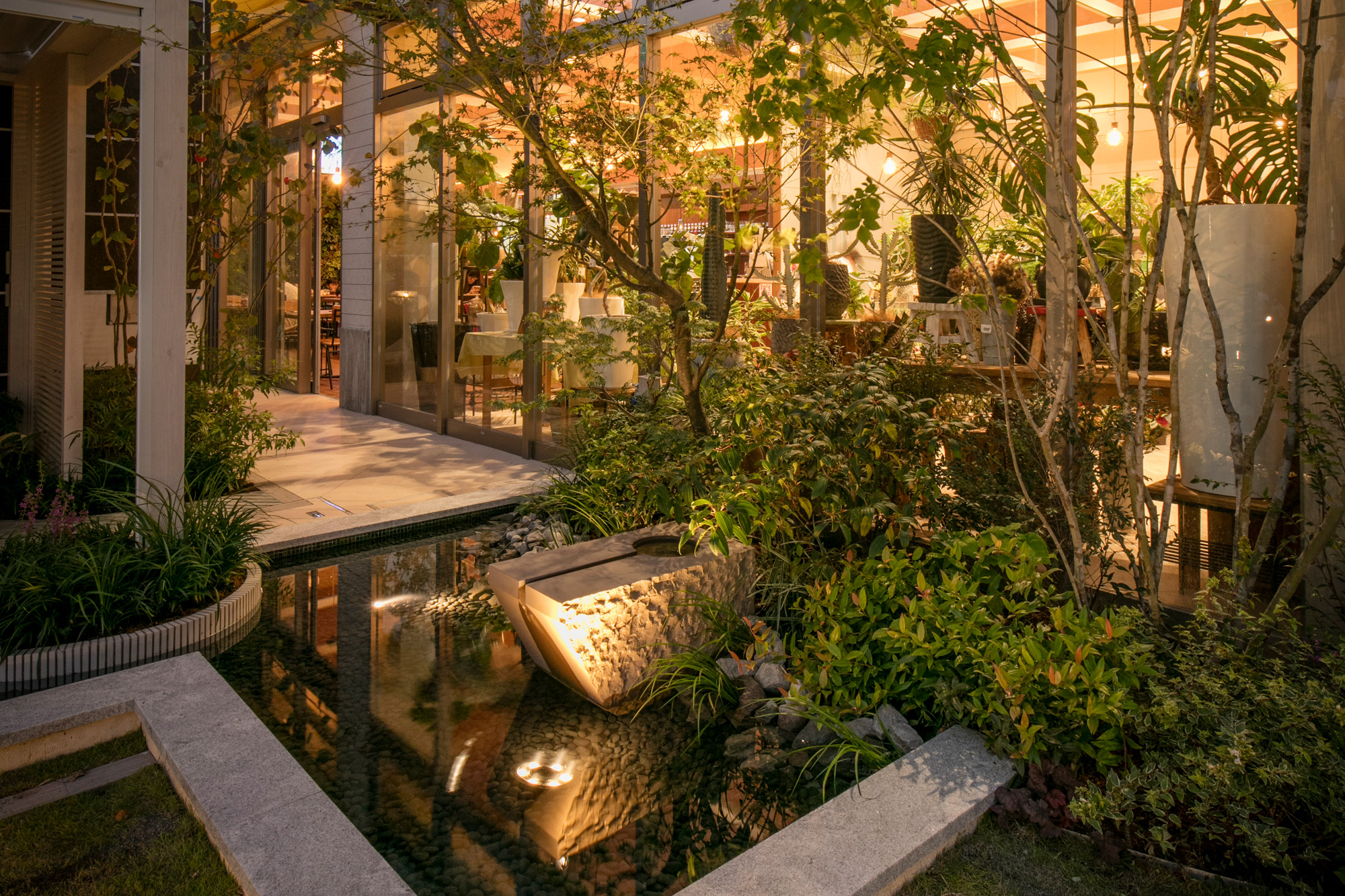 394 001 water_light | 屋外照明なら「株式会社タカショーデジテック」