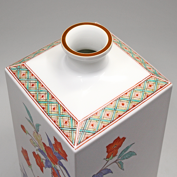 人間国宝 十四代 酒井田柿右衛門 『濁手草花文角瓶』 共箱 - 瀧屋美術