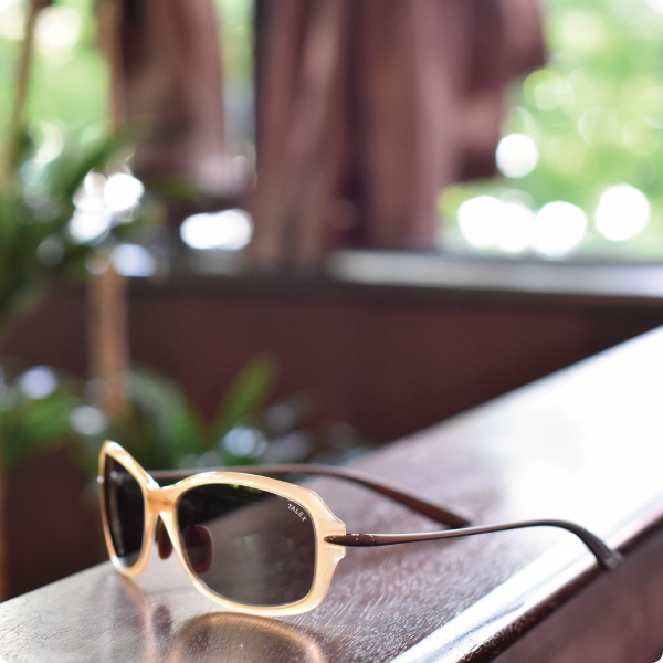 わずか0.03ミリのフィルターが、まぶしさのお悩みを解決します