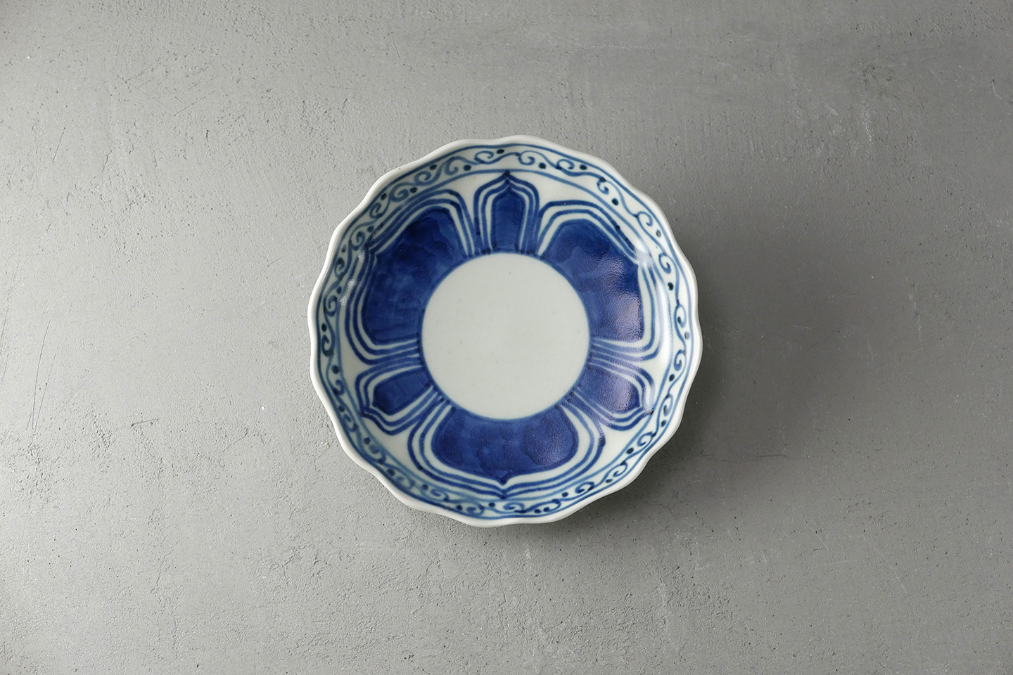 安南（青）輪花皿5寸 - 【公式】田代陶器店 TASHIRO TOUKITEN