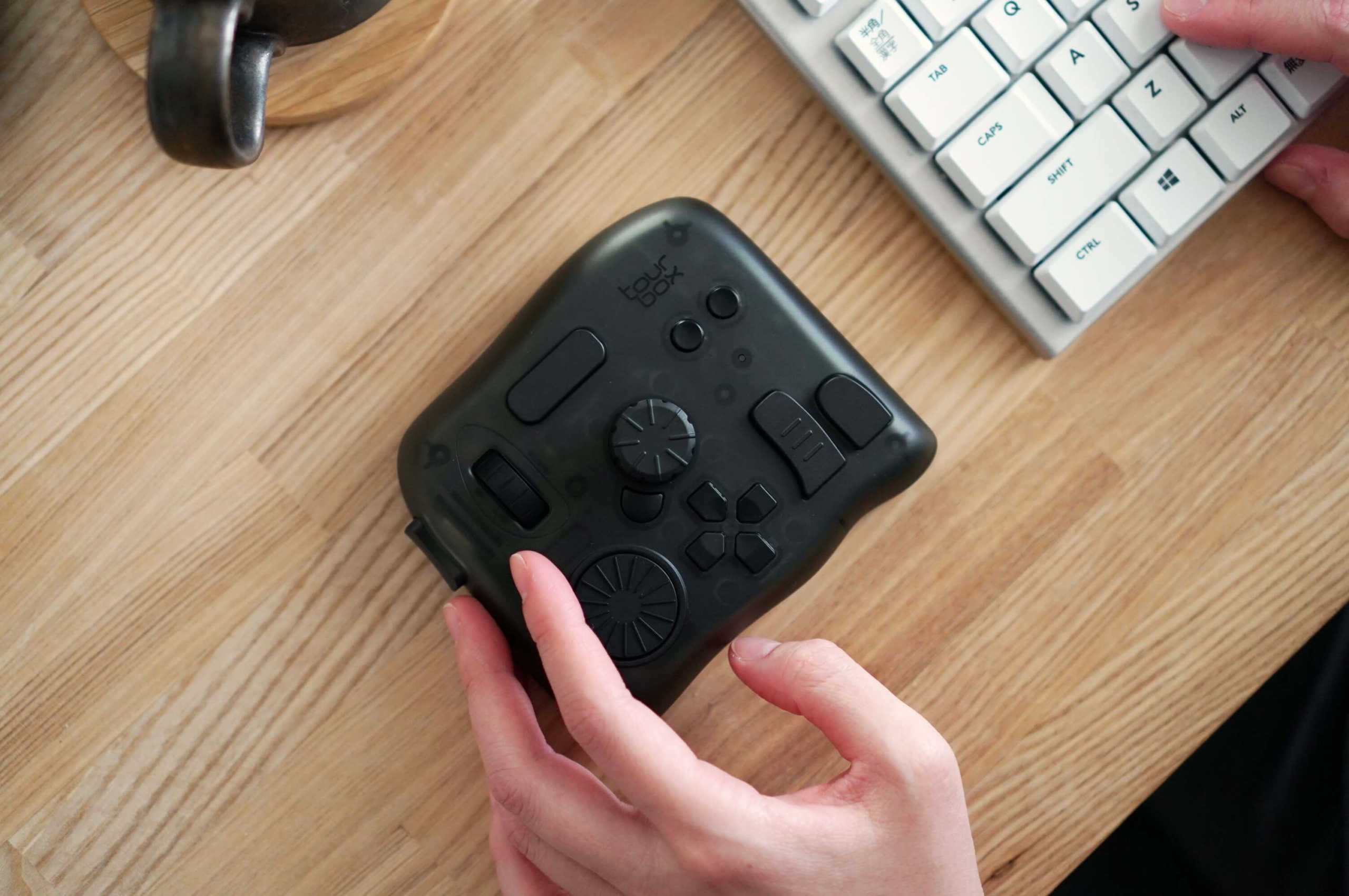 TourBox Elite(ツアーボックス エリート)をレビュー。クロームやワード