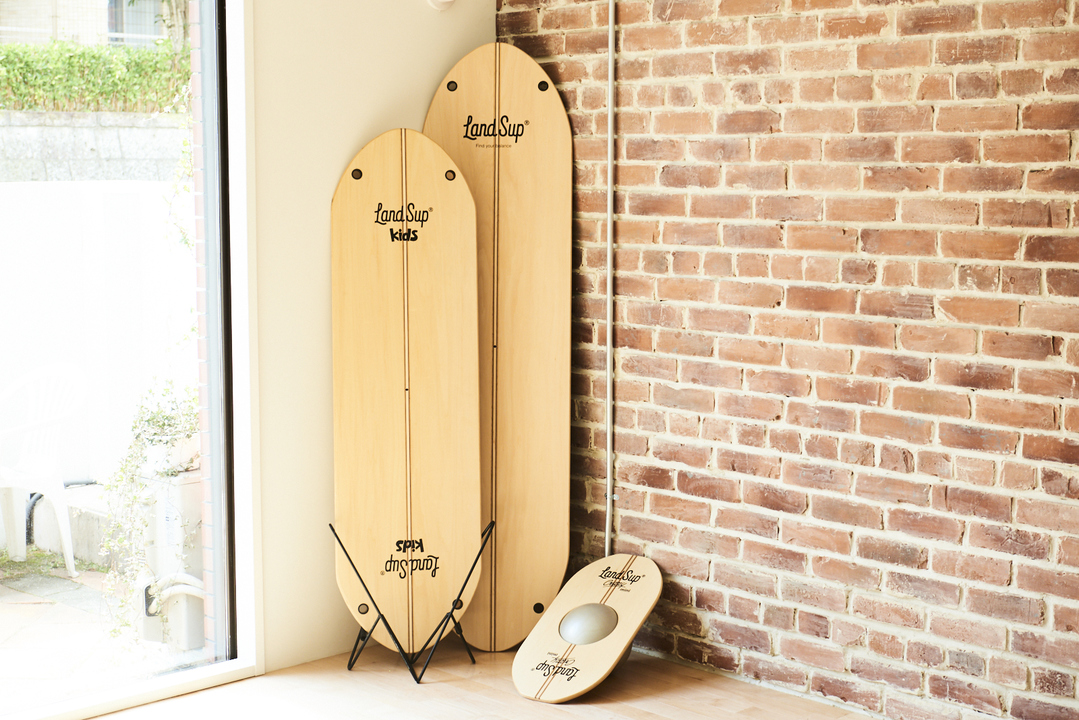 陸上で SUP ヨガ ？ 究極の 体幹トレ で軸を整える「 LandSup