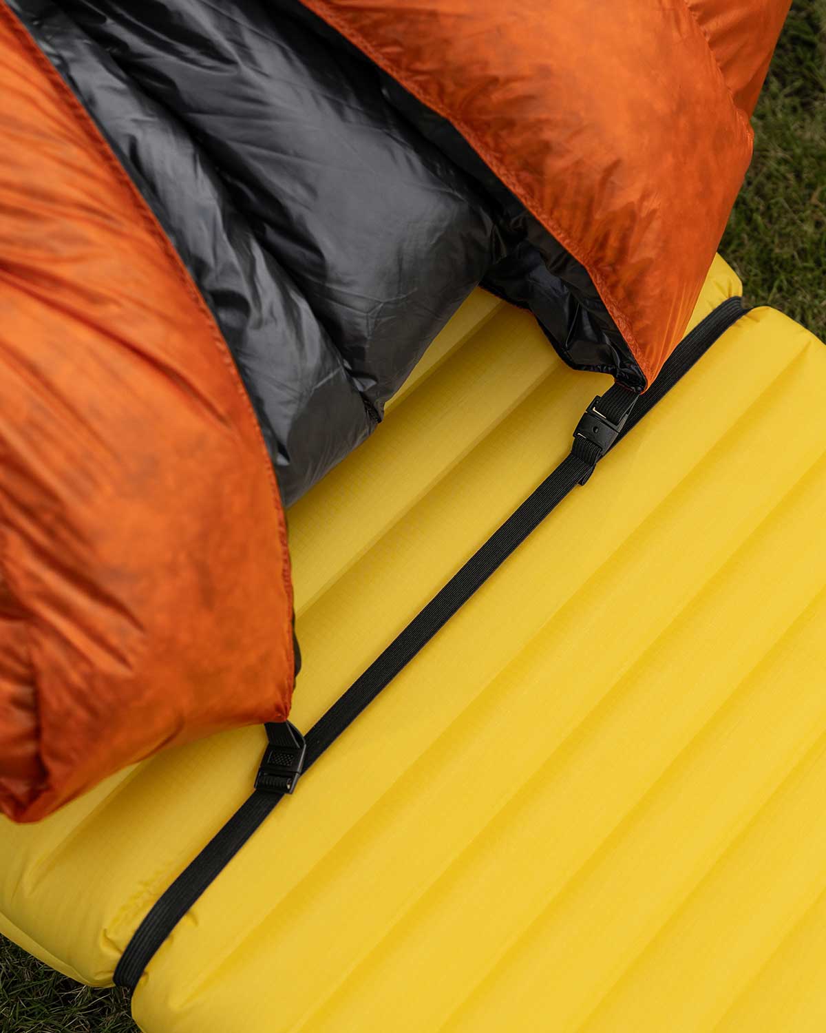 Enlightened Equipment Revelation 850 30°F ｜3.5シーズン対応 UL