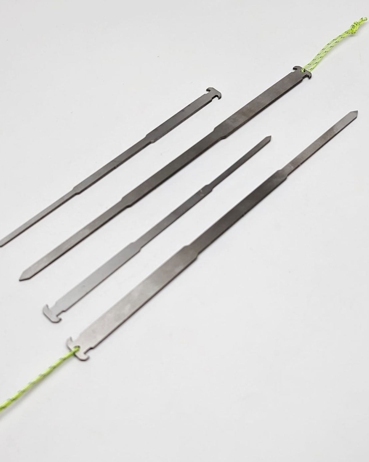 SULUK 46 Atani Titanium Tent Stakes | 5gの超軽量ながら独自形状で