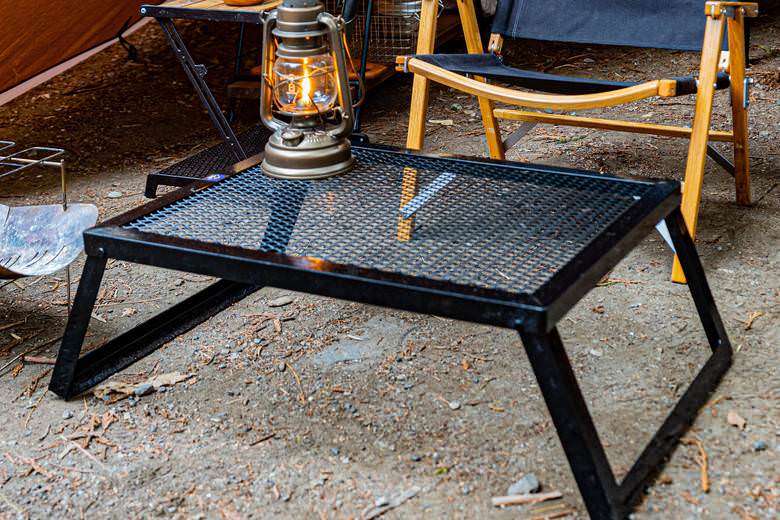 無骨で便利なアイアンメッシュテーブルおすすめ11選【キャンプで大人気